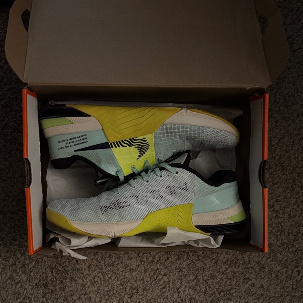 Nike Metcon 8 “mint foam volt”